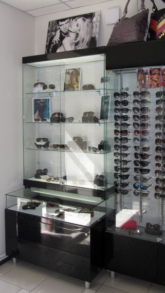 Витрины со стекла и МДФ навесные