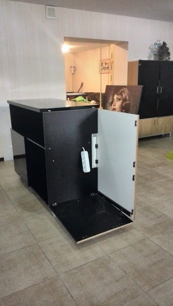 Стол-ресепшн (часть)