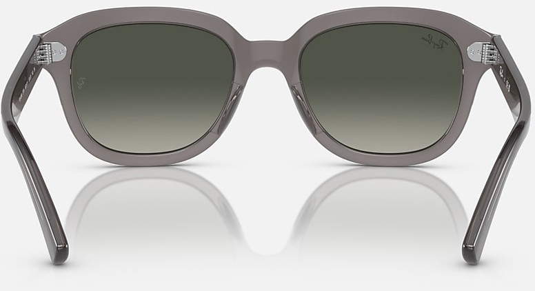 Солнцезащитные очки Ray-Ban RB4398 667571 53 Ray-Ban